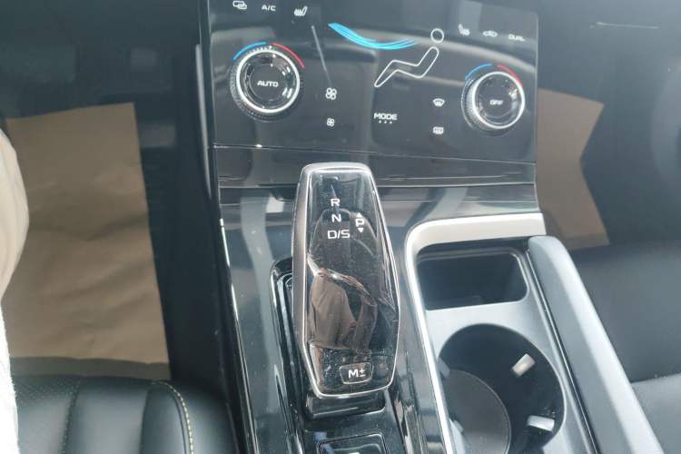 Used Bestune B70 2023 3rd Generation 1.5T Automatic Enjoyment Version 70th Anniversary Edition Gear Lever