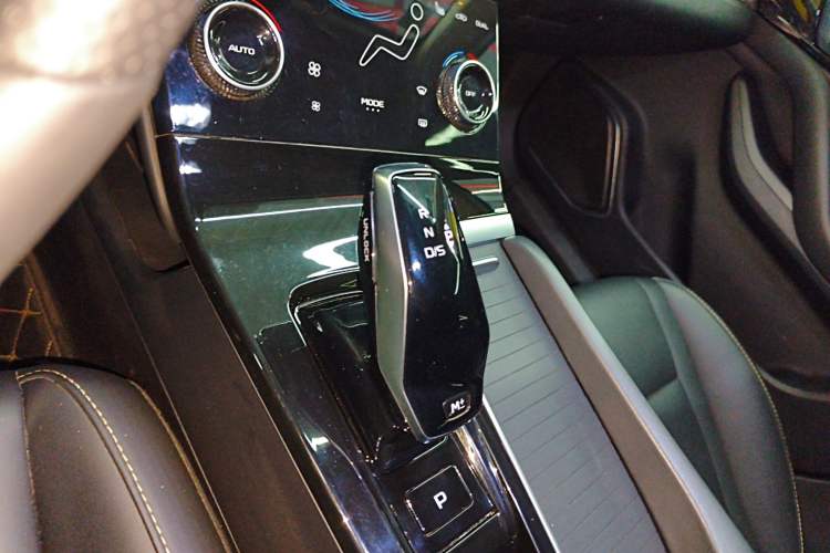 Used Bestune B70 2023 Third Generation 1.5T Automatic Enjoyment Version Gear Lever