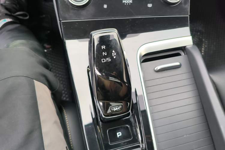 Used Bestune B70 2023 Third Generation 1.5T Automatic Enjoyment Version Gear Lever