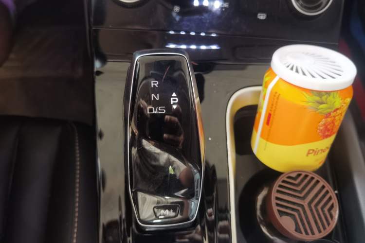 Used Bestune B70 2023 Third Generation 1.5T Automatic Enjoyment Version 70th Anniversary Edition Gear Lever