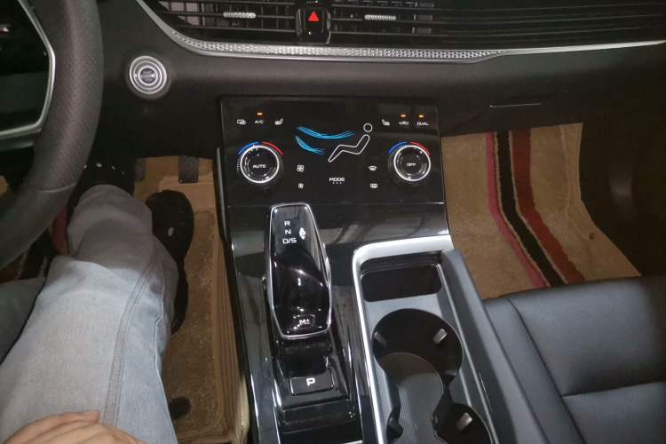 Used Bestune B70 2023 Third Generation 1.5T Automatic Enjoyment Version Gear Lever