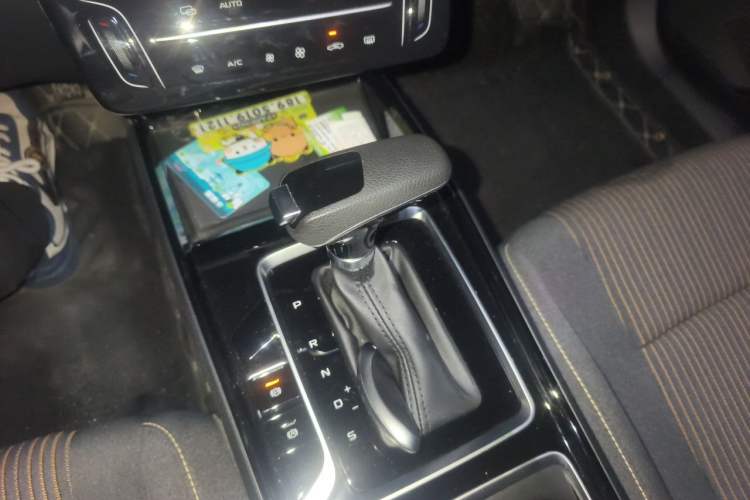 Used Bestune B70 2023 3rd Generation 1.5T Automatic Enjoyment Version 70th Anniversary Edition Gear Lever