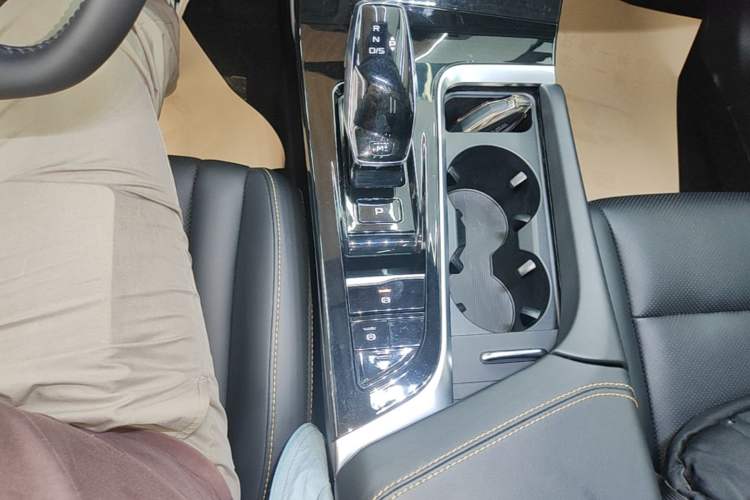 Used Bestune B70 2023 Third Generation 1.5T Automatic Enjoyment Version Gear Lever