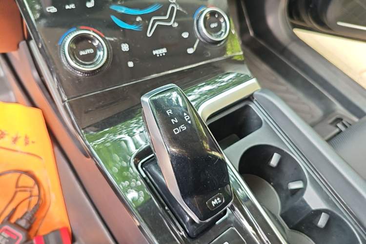 Used Bestune B70 2023 Third Generation 1.5T Automatic Enjoyment Version 70th Anniversary Edition Gear Lever