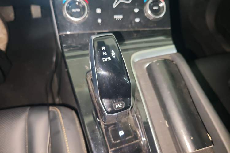 Used Bestune B70 2023 Third Generation 1.5T Automatic Enjoyment Version Gear Lever