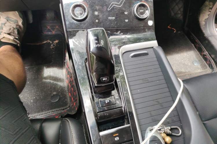 Used Bestune B70 2023 Third Generation 1.5T Automatic Enjoyment Version 70th Anniversary Edition Gear Lever