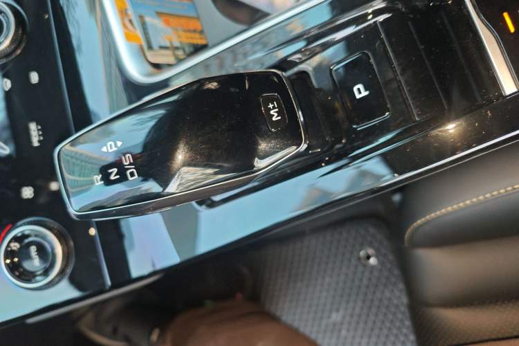 Used Bestune B70 2023 Third Generation 1.5T Automatic Enjoyment Version Gear Lever