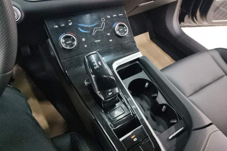 Used Bestune B70 2023 Third Generation 1.5T Automatic Enjoyment Version Gear Lever