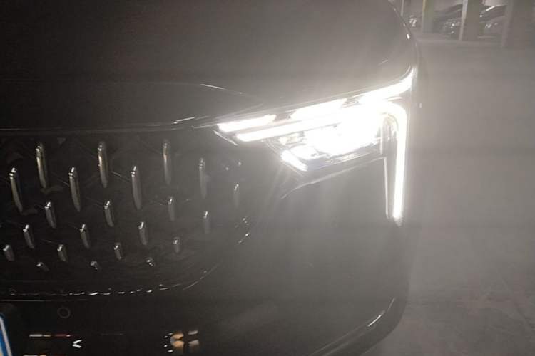 Used Bestune B70 2023 Third Generation 1.5T Automatic Enjoyment Version Left Front Headlight