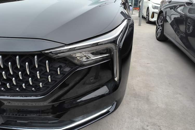 Used Bestune B70 2023 Third Generation 1.5T Automatic Enjoyment Version Left Front Headlight