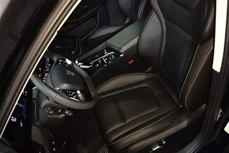 Used Bestune B70 2023 Third Generation 1.5T Automatic Enjoyment Version Left Front Seat