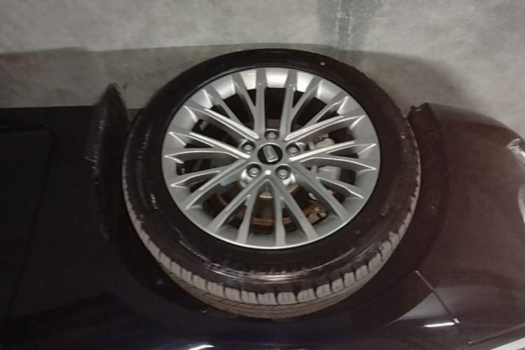 Used Bestune B70 2023 Third Generation 1.5T Automatic Enjoyment Version Left Front Wheel Hub
