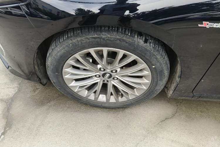 Used Bestune B70 2023 Third Generation 1.5T Automatic Enjoyment Version 70th Anniversary Edition Left Front Wheel Hub
