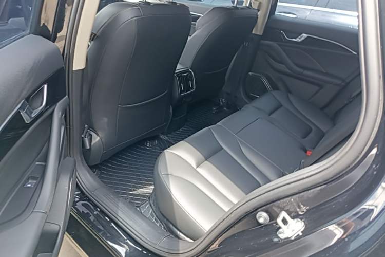 Used Bestune B70 2023 3rd Generation 1.5T Automatic Enjoyment Version 70th Anniversary Edition Left Rear Seat
