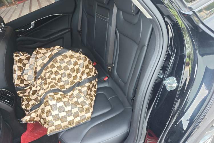 Used Bestune B70 2023 Third Generation 1.5T Automatic Enjoyment Version Left Rear Seat