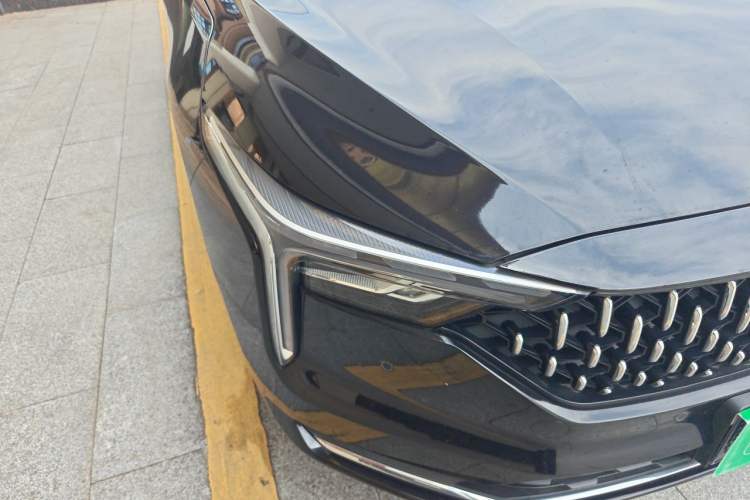 Used Bestune B70 2023 Third Generation 1.5T Automatic Enjoyment Version Right Front Headlight