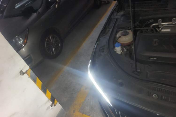 Used Bestune B70 2023 3rd Generation 1.5T Automatic Enjoyment Version 70th Anniversary Edition Right Front Headlight
