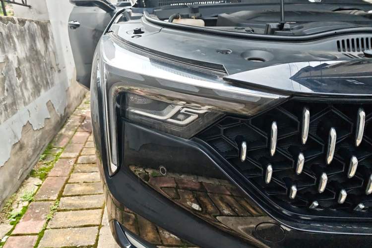 Used Bestune B70 2023 Third Generation 1.5T Automatic Enjoyment Version Right Front Headlight