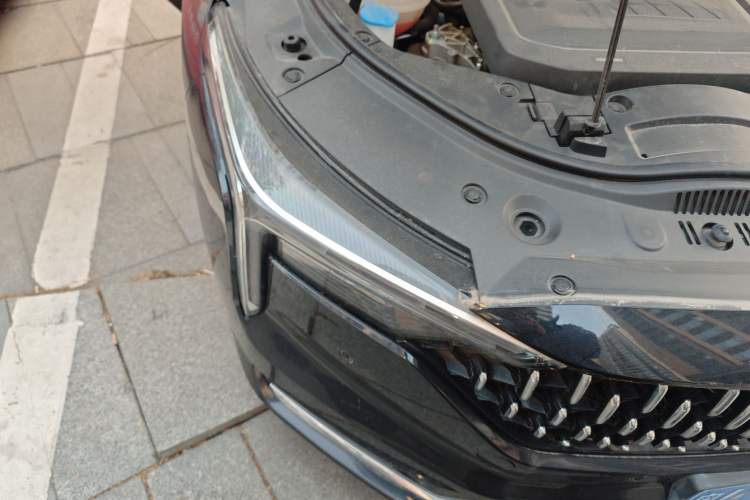 Used Bestune B70 2023 Third Generation 1.5T Automatic Enjoyment Version Right Front Headlight