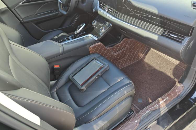 Used Bestune B70 2023 Third Generation 1.5T Automatic Enjoyment Version Right Front Seat