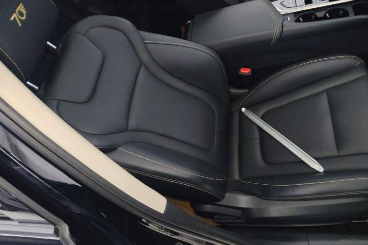 Used Bestune B70 2023 Third Generation 1.5T Automatic Enjoyment Version Right Front Seat