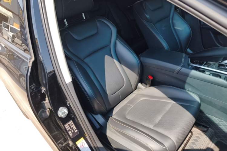 Used Bestune B70 2023 Third Generation 1.5T Automatic Enjoyment Version Right Front Seat
