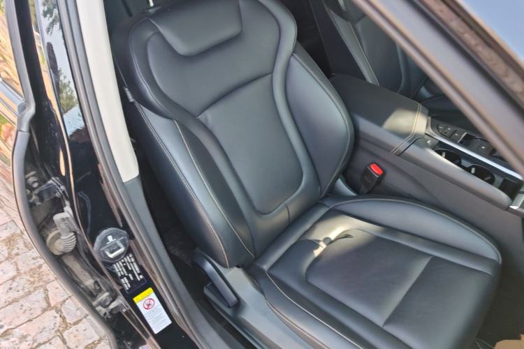 Used Bestune B70 2023 Third Generation 1.5T Automatic Enjoyment Version Right Front Seat