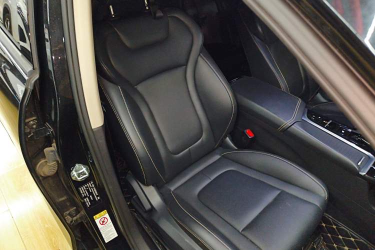 Used Bestune B70 2023 Third Generation 1.5T Automatic Enjoyment Version Right Front Seat