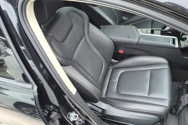 Used Bestune B70 2023 Third Generation 1.5T Automatic Enjoyment Version Right Front Seat