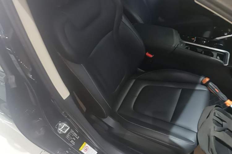 Used Bestune B70 2023 Third Generation 1.5T Automatic Enjoyment Version 70th Anniversary Edition Right Front Seat