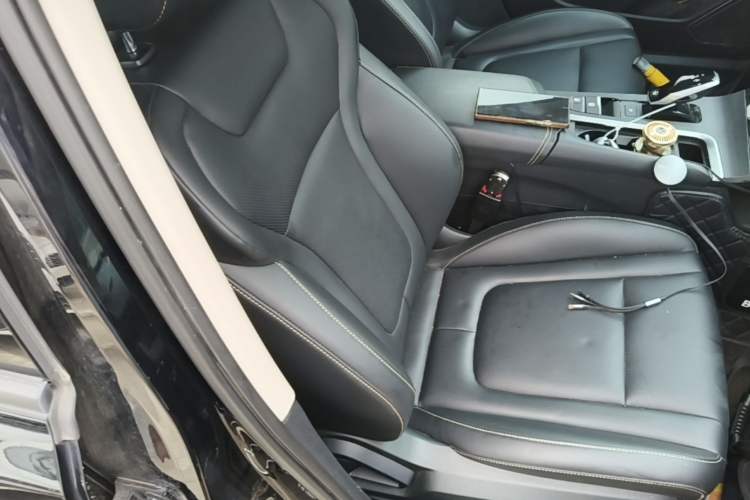 Used Bestune B70 2023 Third Generation 1.5T Automatic Enjoyment Version 70th Anniversary Edition Right Front Seat