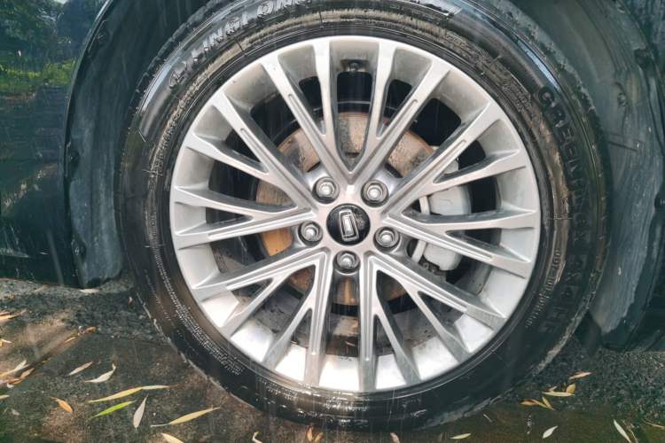 Used Bestune B70 2023 Third Generation 1.5T Automatic Enjoyment Version Right Front Wheel Hub
