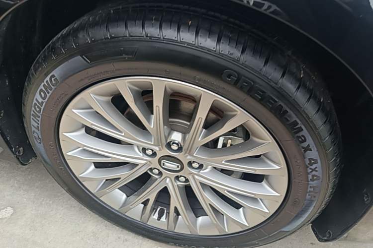 Used Bestune B70 2023 3rd Generation 1.5T Automatic Enjoyment Version 70th Anniversary Edition Right Front Wheel Hub