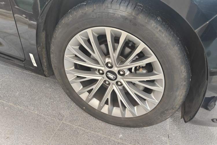 Used Bestune B70 2023 Third Generation 1.5T Automatic Enjoyment Version Right Front Wheel Hub