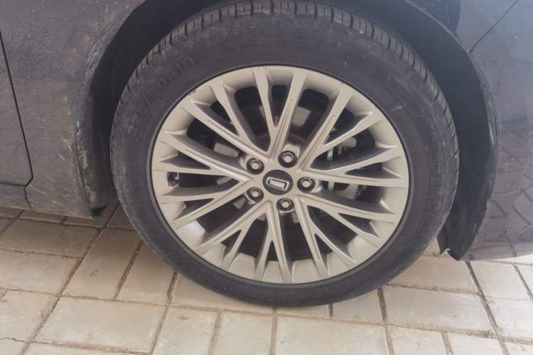 Used Bestune B70 2023 Third Generation 1.5T Automatic Enjoyment Version 70th Anniversary Edition Right Front Wheel Hub