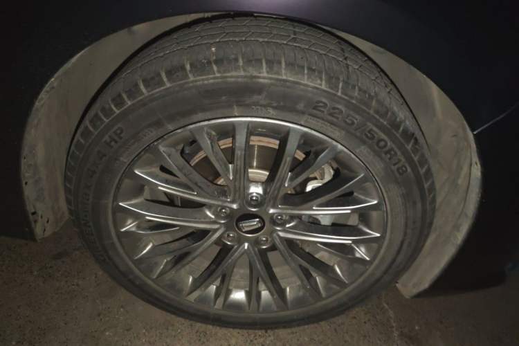 Used Bestune B70 2023 Third Generation 1.5T Automatic Enjoyment Version Right Front Wheel Hub