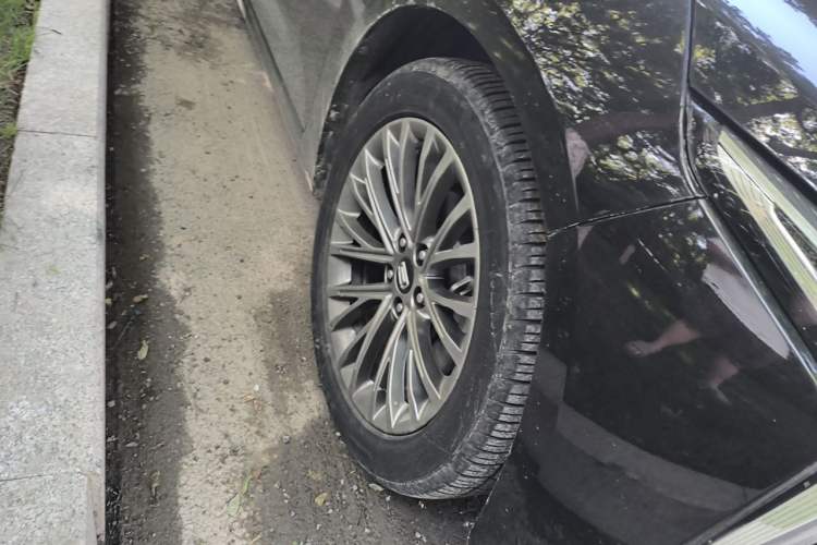 Used Bestune B70 2023 Third Generation 1.5T Automatic Enjoyment Version Right Front Wheel Hub
