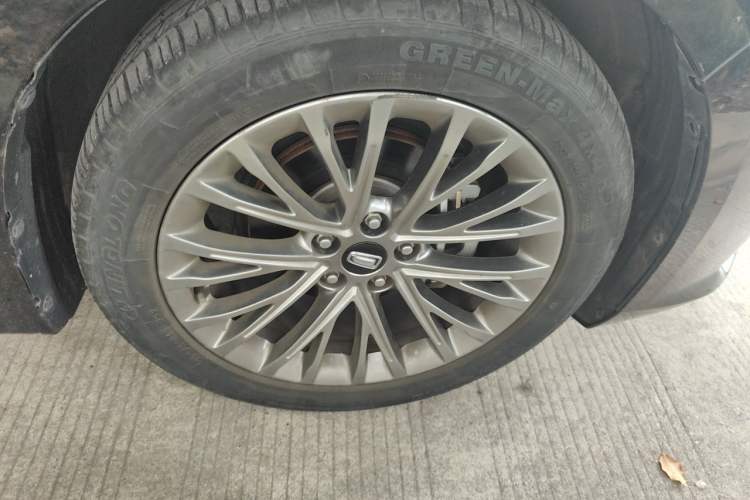 Used Bestune B70 2023 Third Generation 1.5T Automatic Enjoyment Version Right Front Wheel Hub