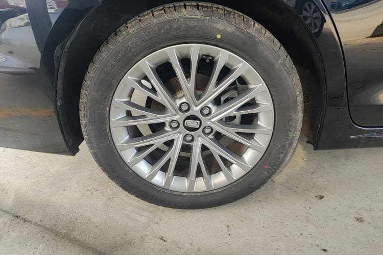 Used Bestune B70 2023 Third Generation 1.5T Automatic Enjoyment Version Right Rear Wheel Hub