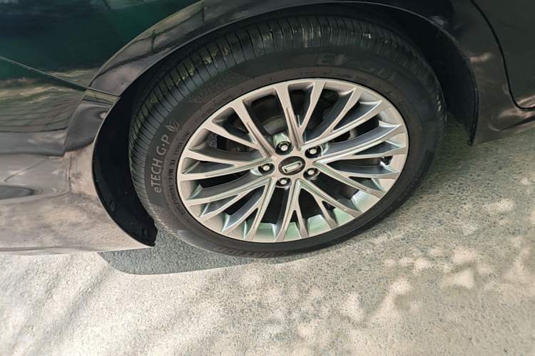 Used Bestune B70 2023 Third Generation 1.5T Automatic Enjoyment Version 70th Anniversary Edition Right Rear Wheel Hub