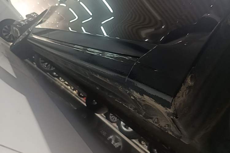 Used Bestune B70 2023 Third Generation 1.5T Automatic Enjoyment Version 70th Anniversary Edition Right Side Sill