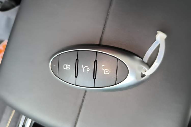 Used Bestune B70 2023 3rd Generation 1.5T Automatic Enjoyment Version 70th Anniversary Edition Vehicle Key