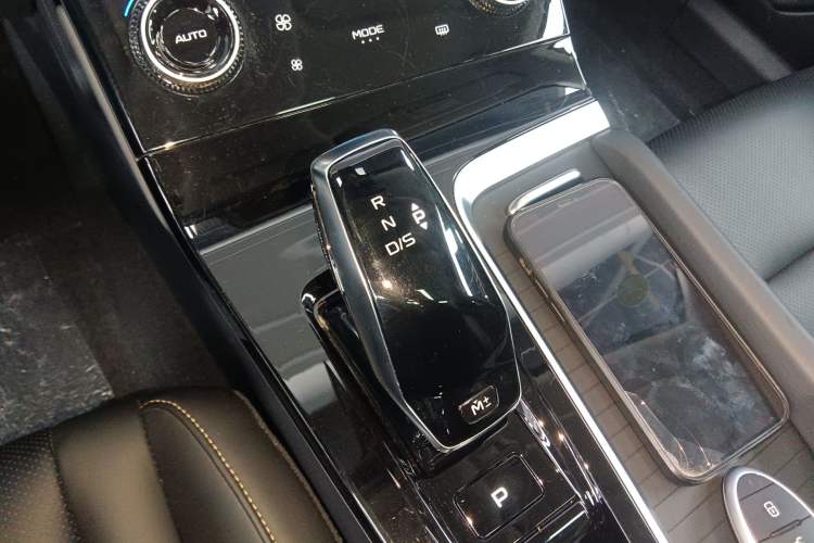 Used Bestune B70 2023 Third Generation 1.5T Automatic Enjoyment Version 70th Anniversary Edition Gear Lever