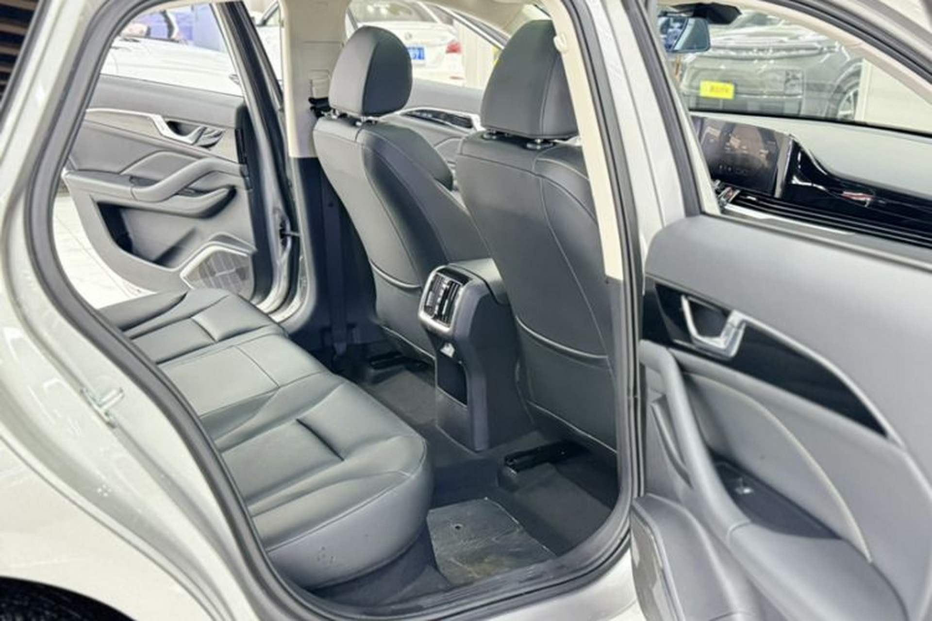 Used Bestune B70 2023 Third Generation 1.5T Automatic Enjoyment Version 70th Anniversary Edition Interior 9