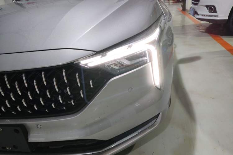 Used Bestune B70 2023 Third Generation 1.5T Automatic Enjoyment Version Left Front Headlight