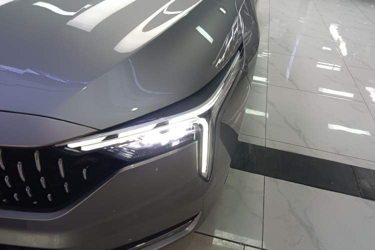 Used Bestune B70 2023 Third Generation 1.5T Automatic Enjoyment Version 70th Anniversary Edition Left Front Headlight