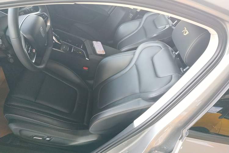 Used Bestune B70 2023 Third Generation 1.5T Automatic Enjoyment Version Left Front Seat