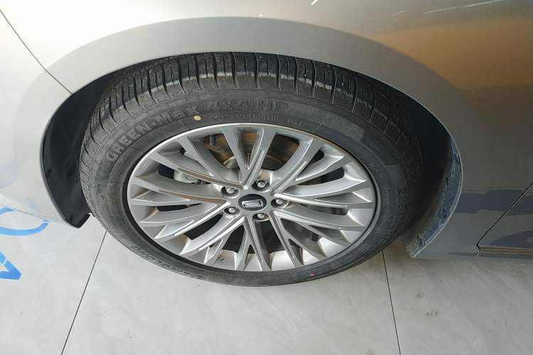 Used Bestune B70 2023 Third Generation 1.5T Automatic Enjoyment Version Left Front Wheel Hub