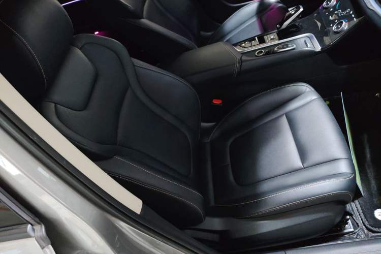 Used Bestune B70 2023 Third Generation 1.5T Automatic Enjoyment Version Right Front Seat