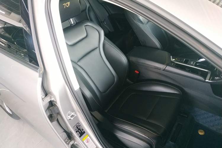 Used Bestune B70 2023 Third Generation 1.5T Automatic Enjoyment Version Right Front Seat